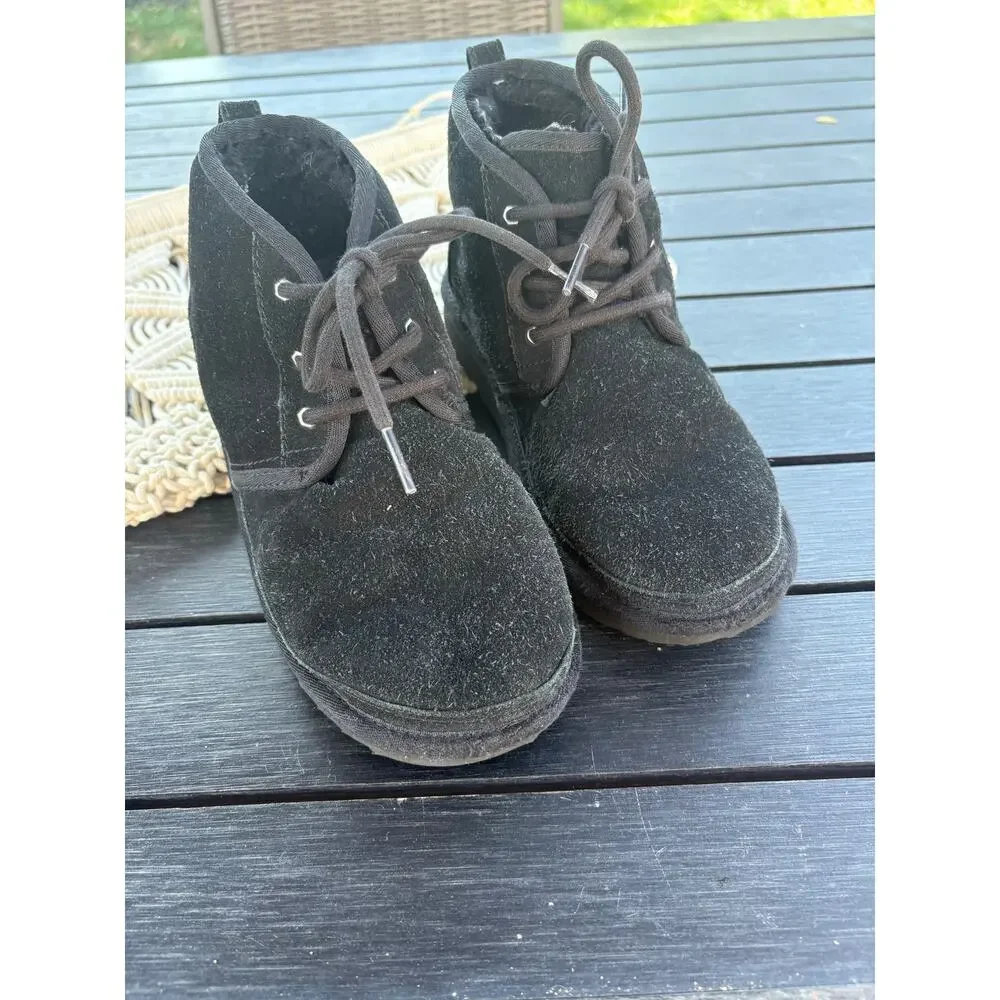 Ugg Kids Neumel II Black Chukka Ankle Boots Size 4 Suede Leather Winter Booties